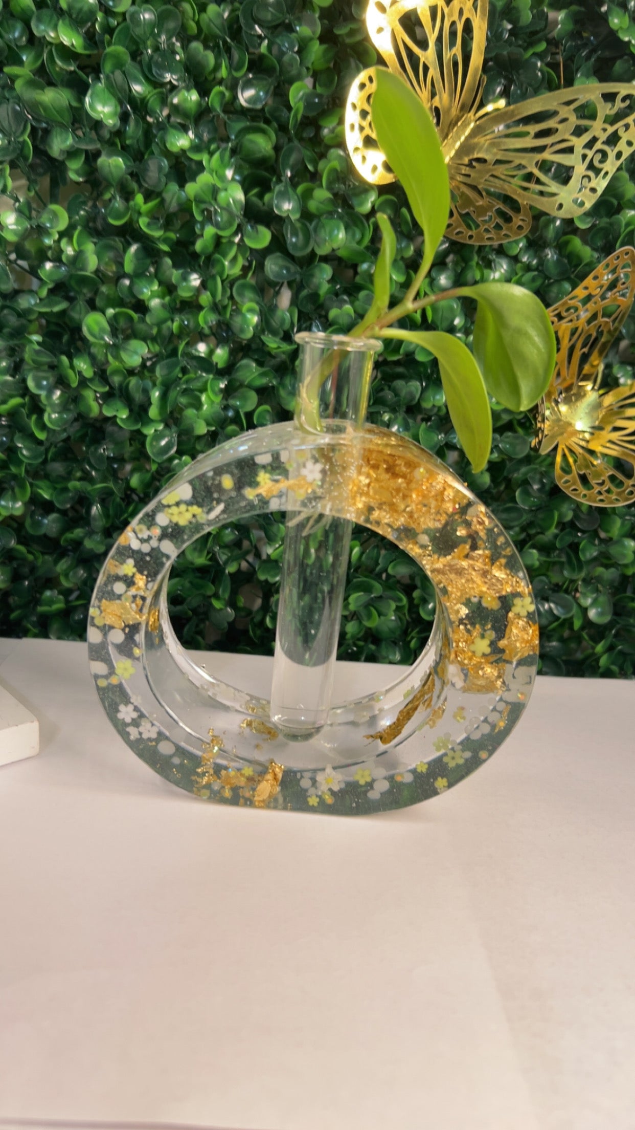 Round golden propagation station
