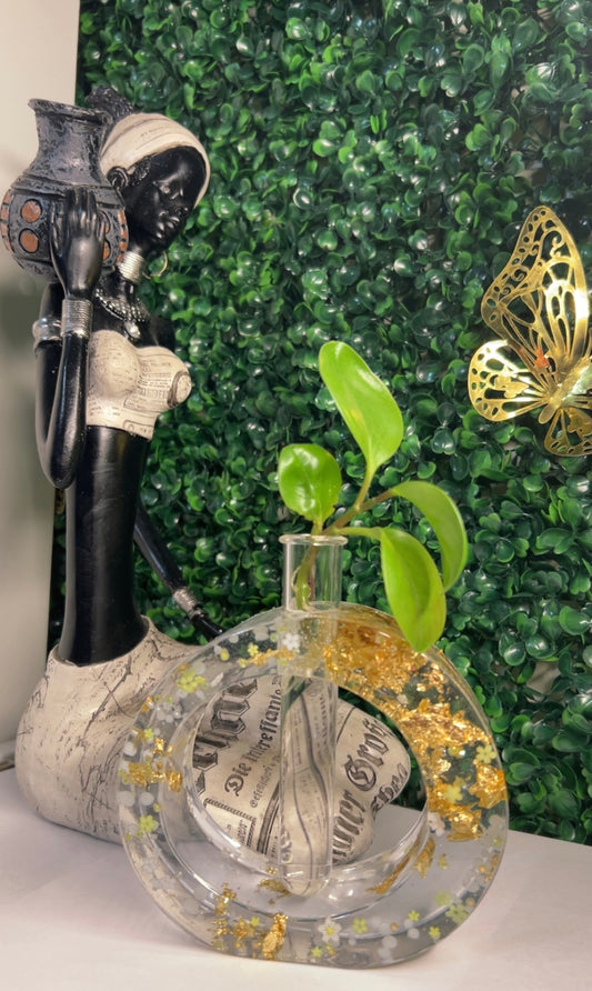 Round golden propagation station